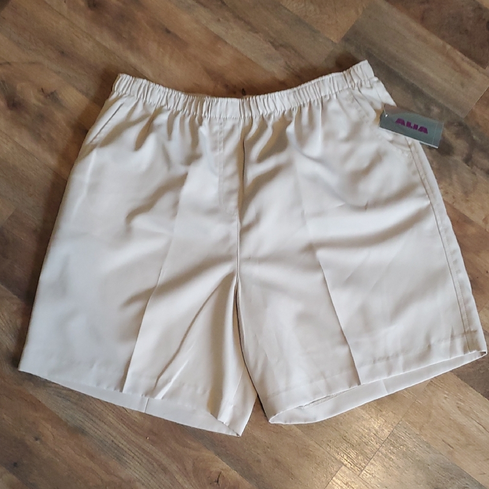 Nwt Alia Size 16P Women's Cream Shorts